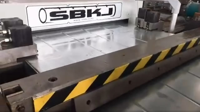 خط تشكيل مجري هواء مستطيل